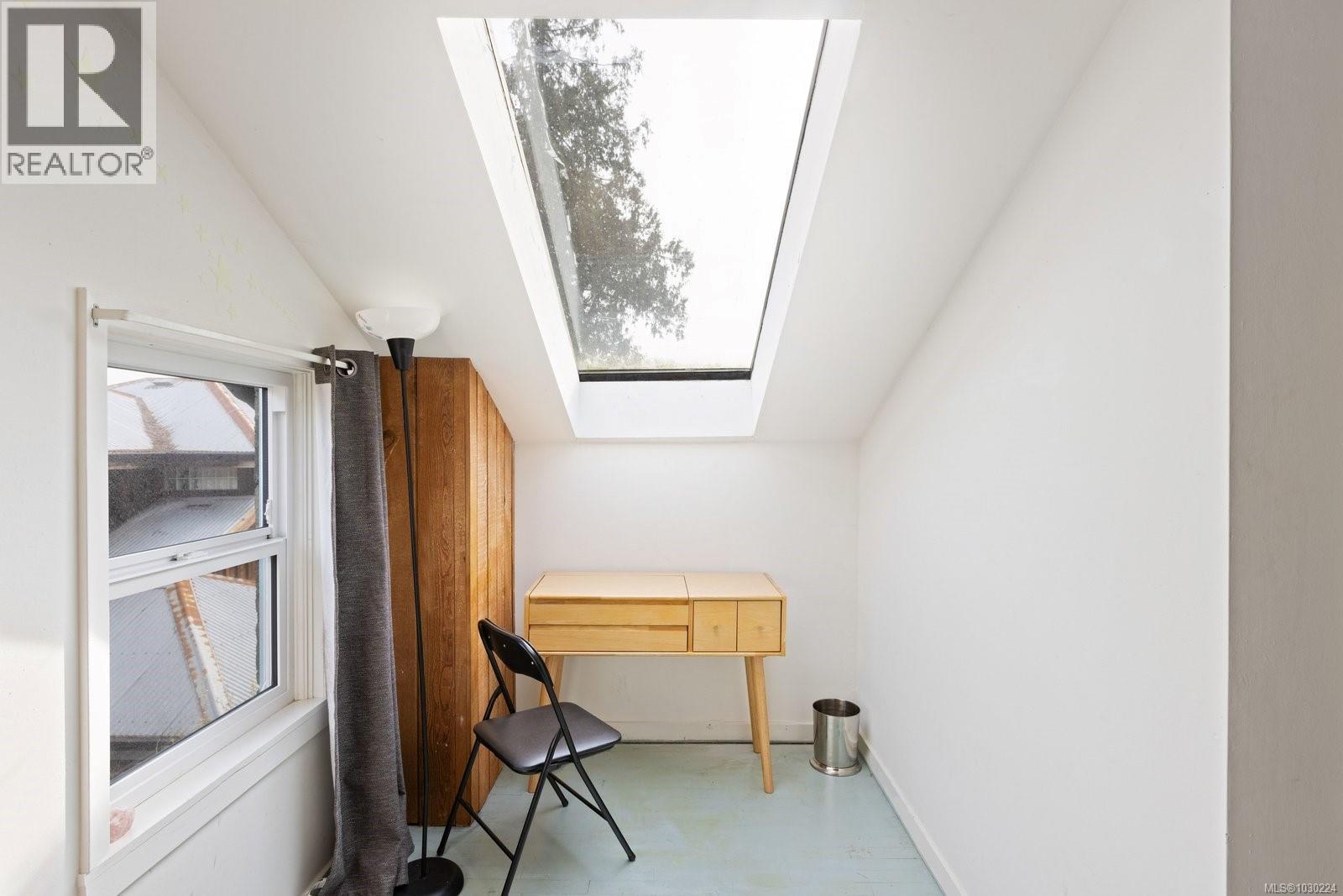 5165 CORDOVA BAY RD - 33