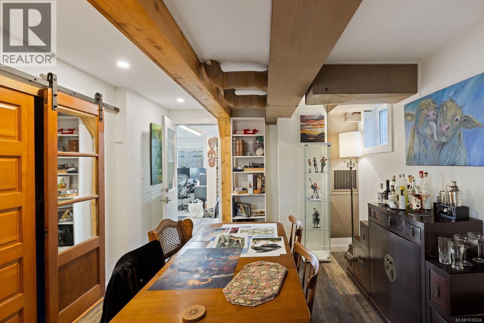 5165 CORDOVA BAY RD - 37