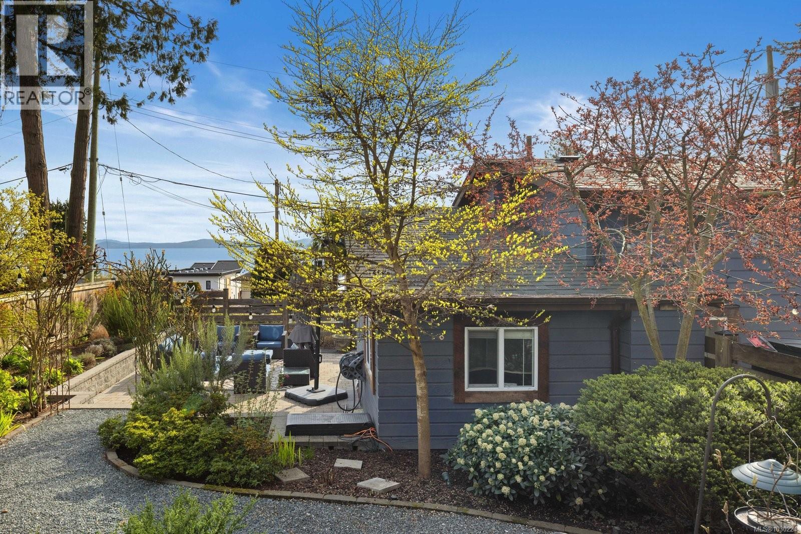 5165 CORDOVA BAY RD - 39