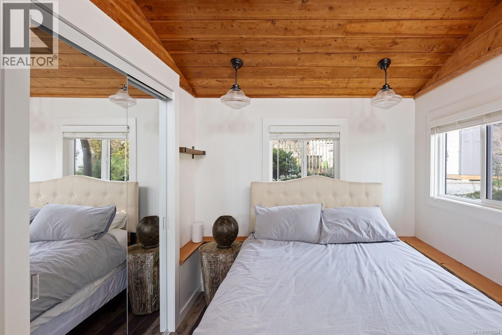 5165 CORDOVA BAY RD - 45