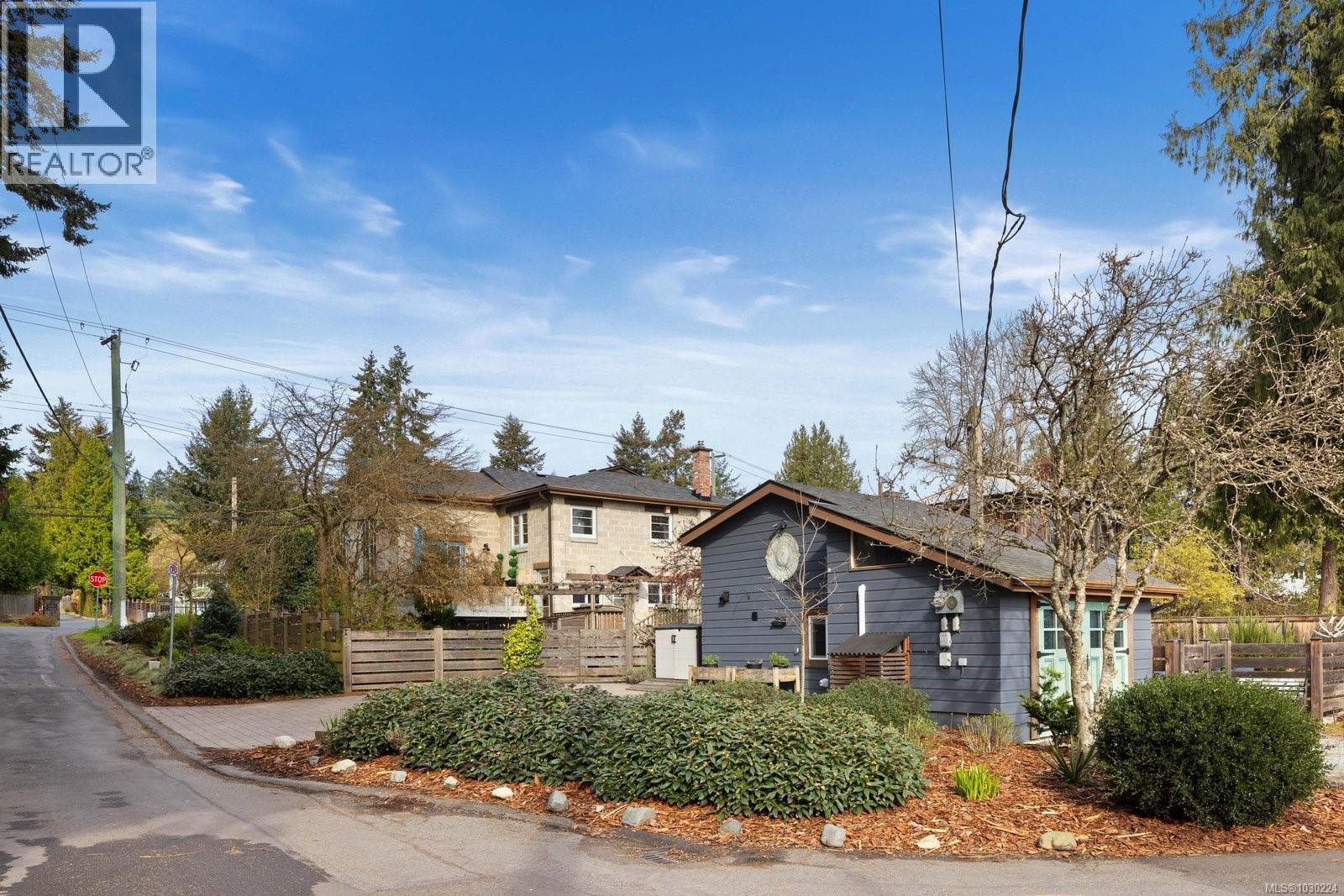 5165 CORDOVA BAY RD - 49