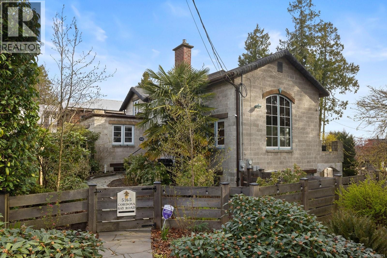 5165 CORDOVA BAY RD - 5