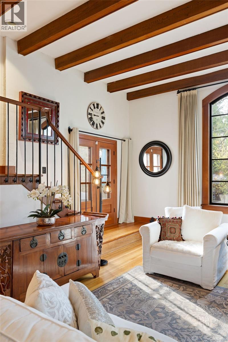 5165 CORDOVA BAY RD - 8