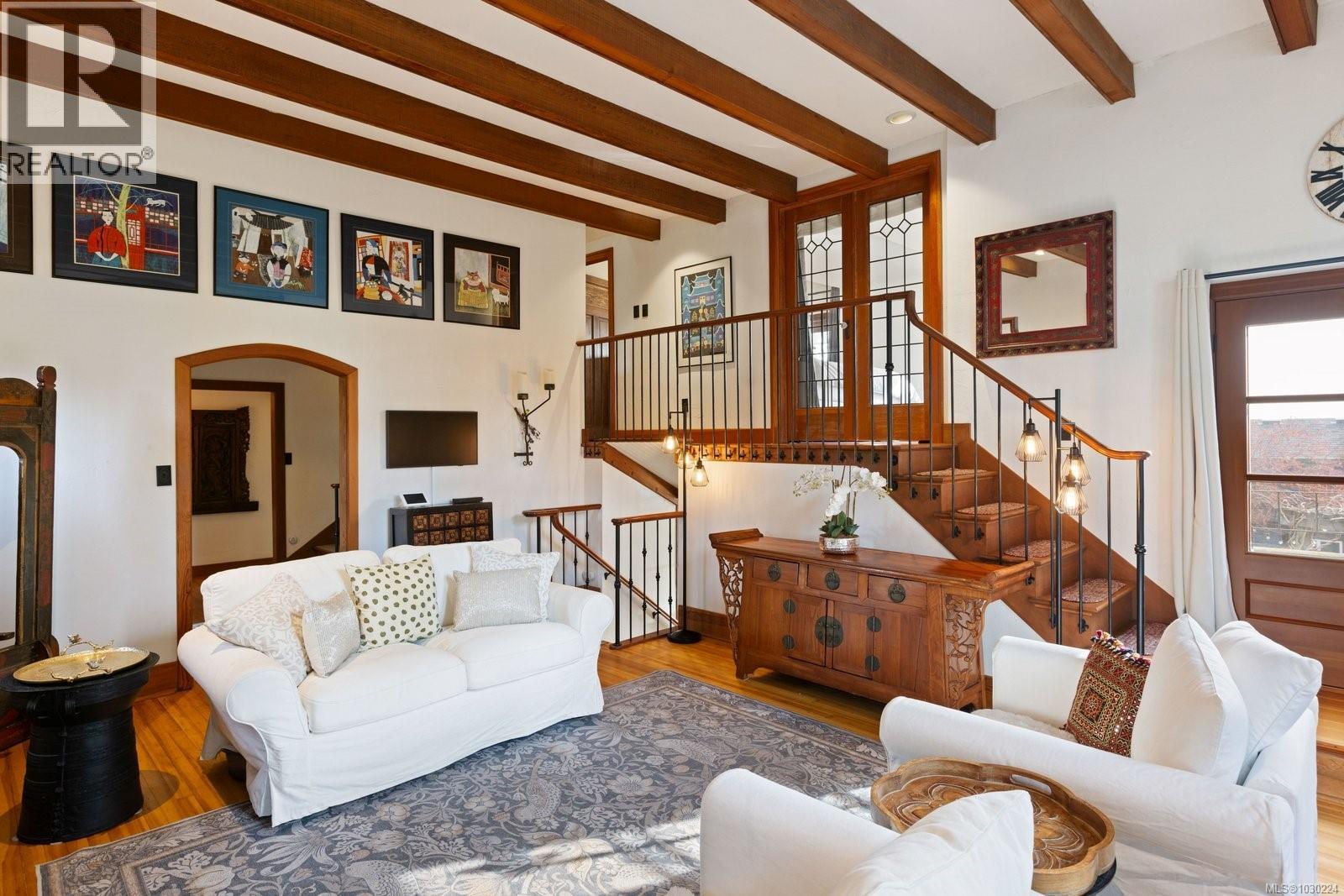 5165 CORDOVA BAY RD - 9