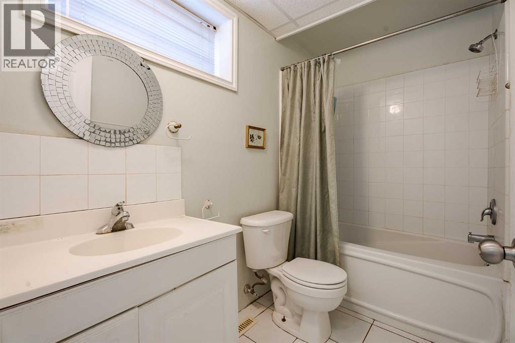 Single Family House Bi-level for Sale in  Blakiston Drive NW Brentwood Calgary 