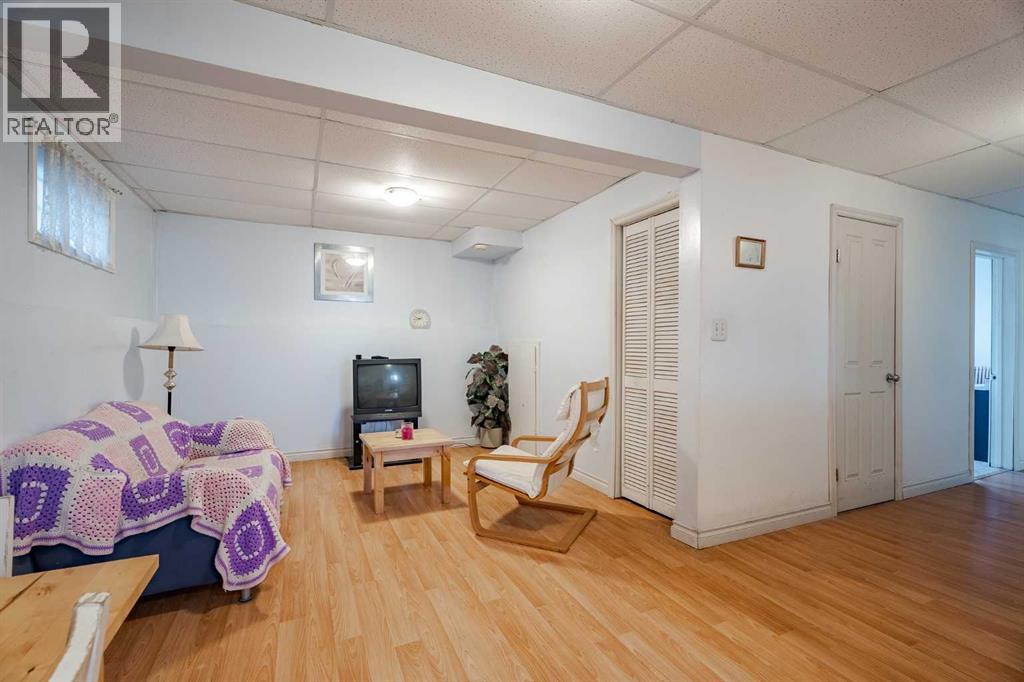 Single Family House Bi-level for Sale in  Blakiston Drive NW Brentwood Calgary 