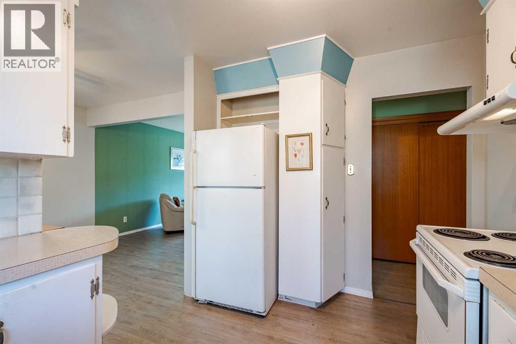 Single Family House Bi-level for Sale in  Blakiston Drive NW Brentwood Calgary 