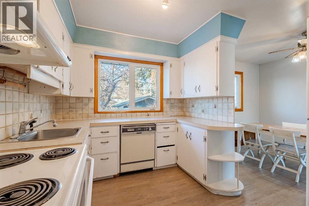Single Family House Bi-level for Sale in  Blakiston Drive NW Brentwood Calgary 