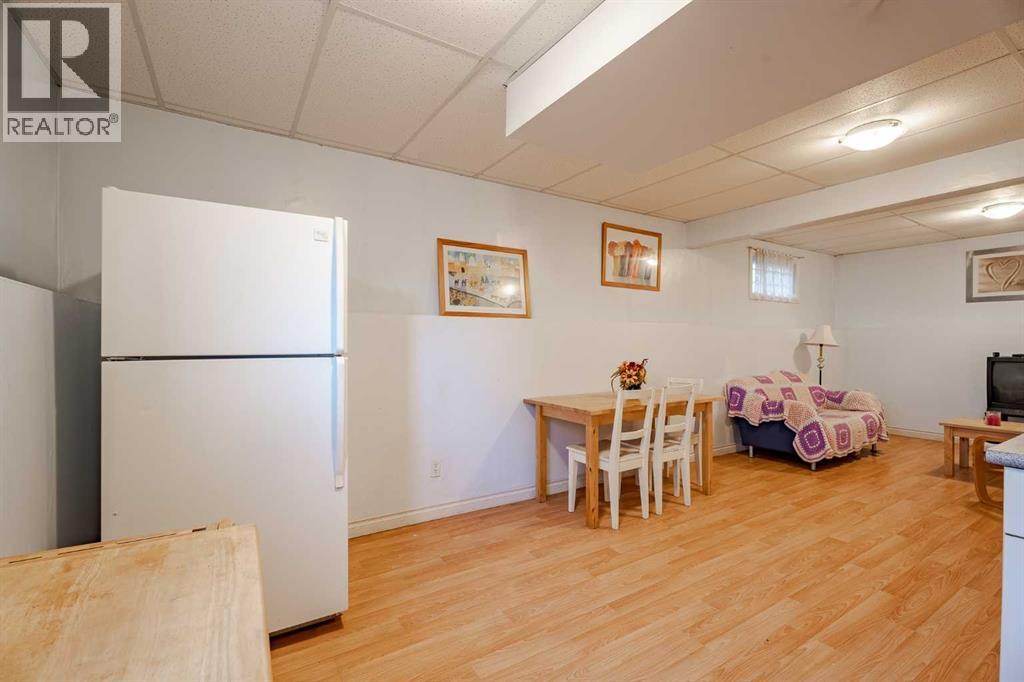 Single Family House Bi-level for Sale in  Blakiston Drive NW Brentwood Calgary 