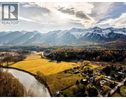 2370 Highway 3 Highway, Fernie, BC V0B1M0 Photo 32