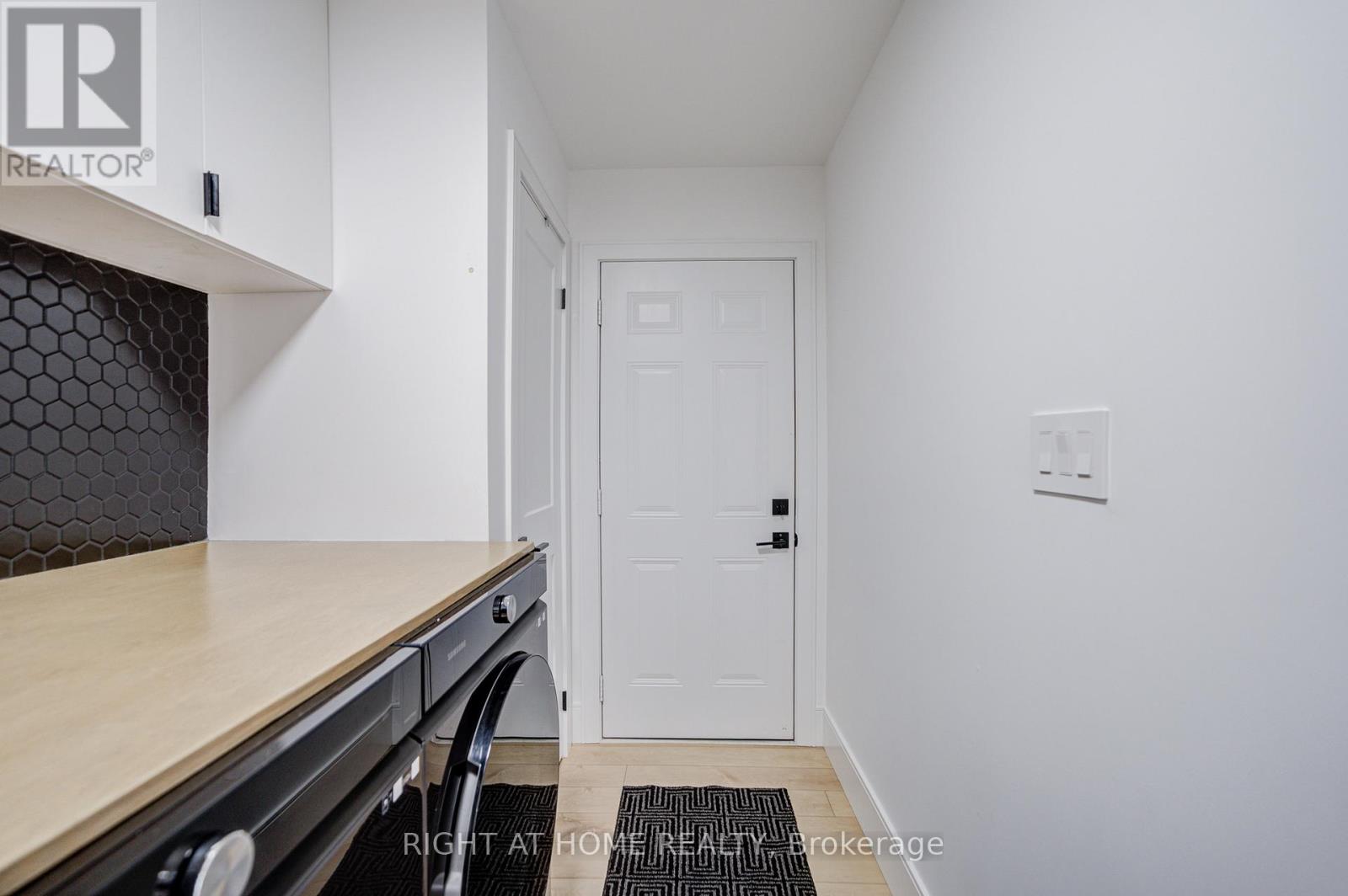 79 THE QUEENSWAY WAY - 16