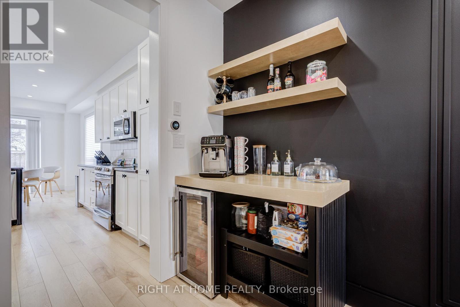 79 THE QUEENSWAY WAY - 13