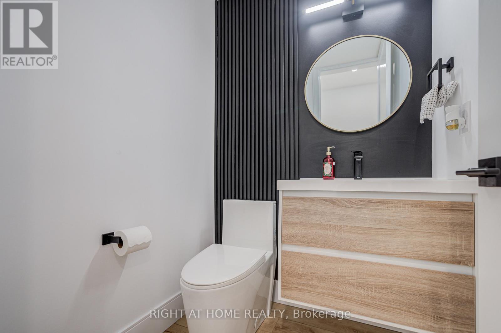 79 THE QUEENSWAY WAY - 14