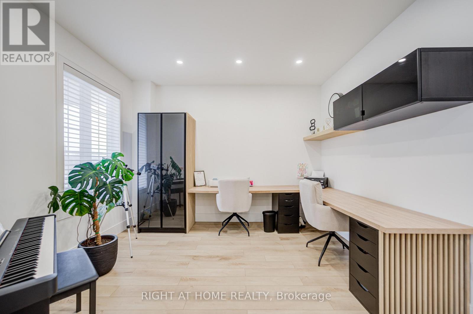 79 THE QUEENSWAY WAY - 9
