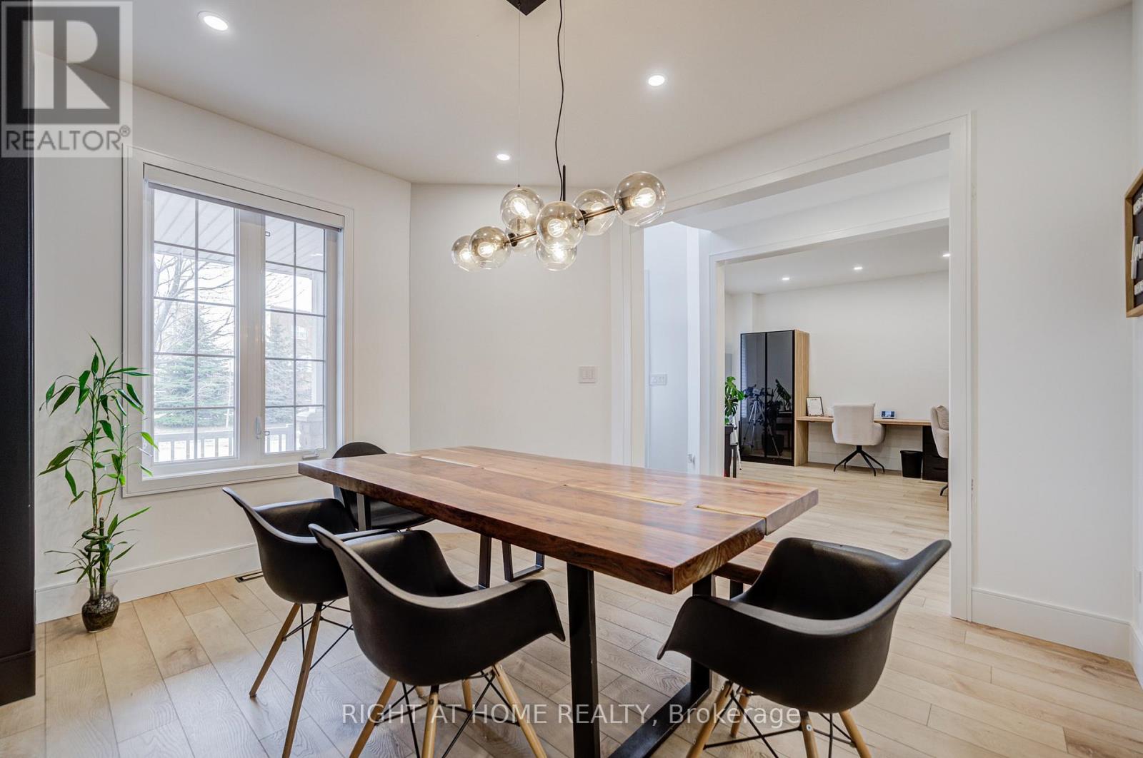 79 THE QUEENSWAY WAY - 10