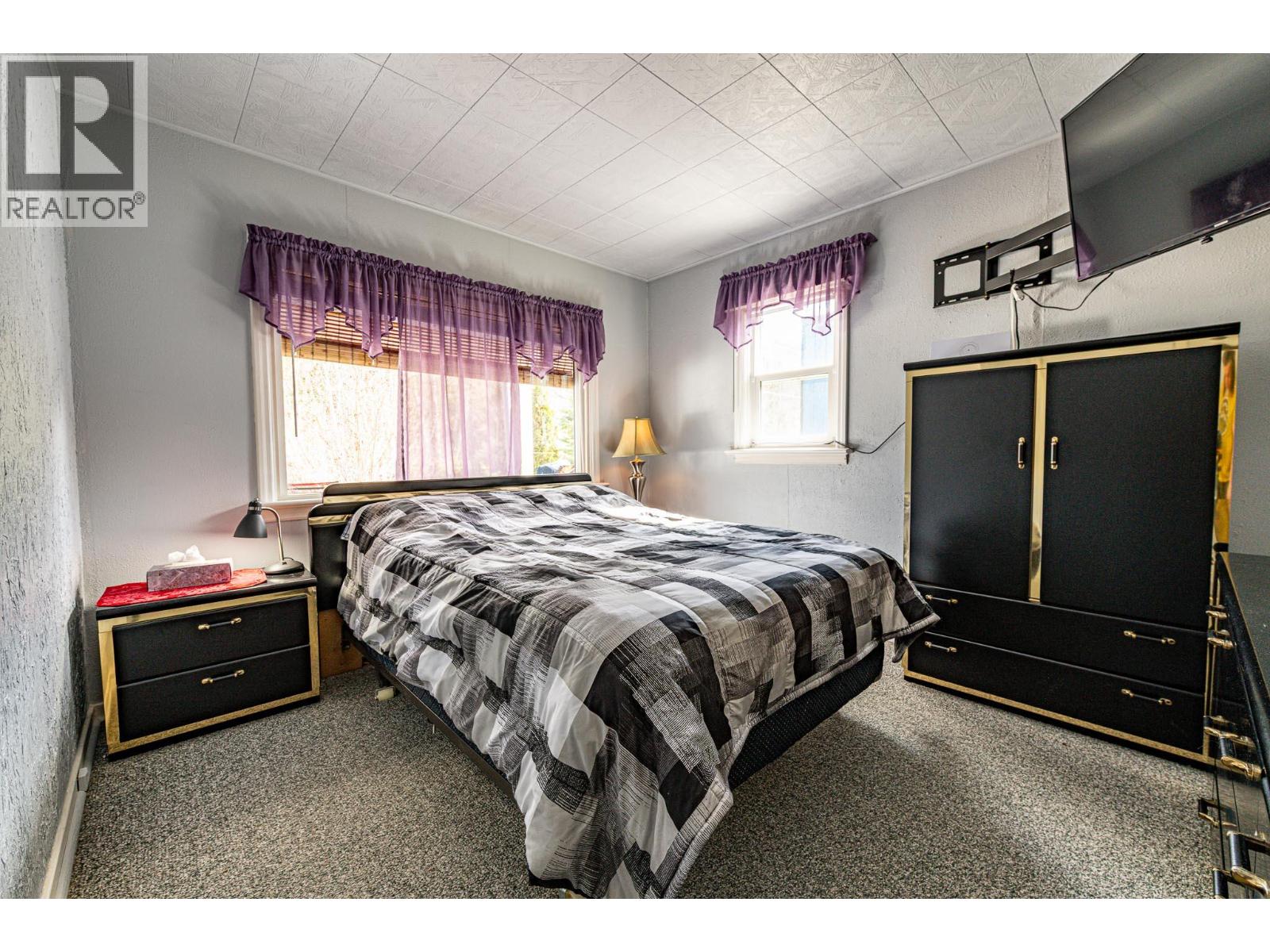 6910 1st Avenue, Ymir