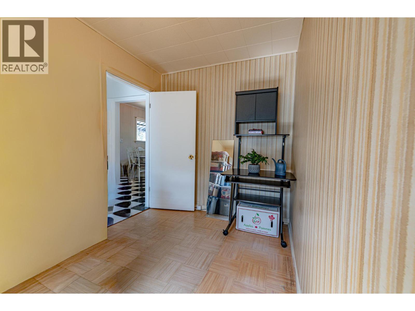 6910 1st Avenue, Ymir