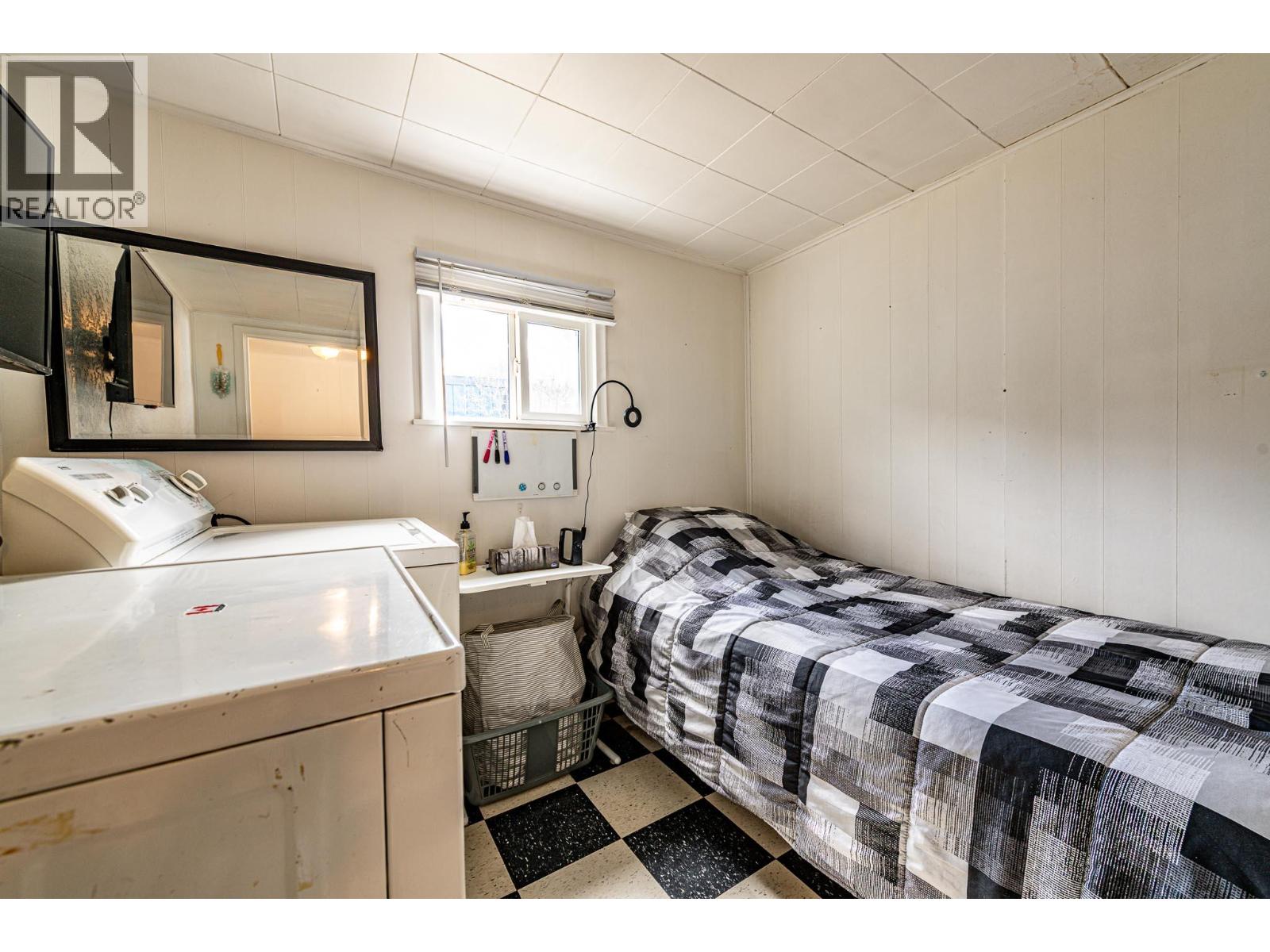 6910 1st Avenue, Ymir