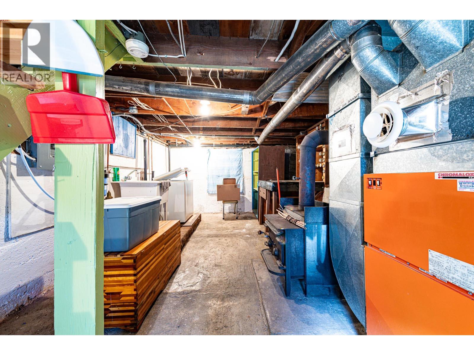 6910 1st Avenue, Ymir