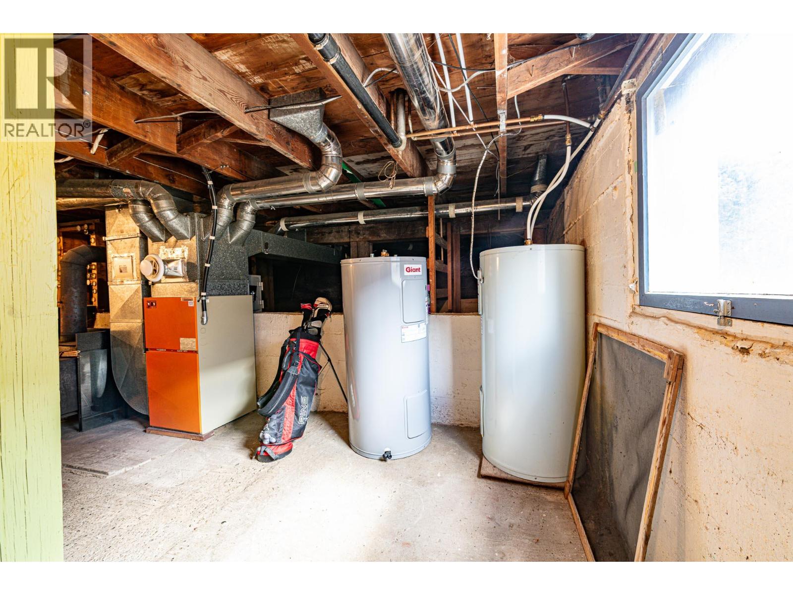 6910 1st Avenue, Ymir