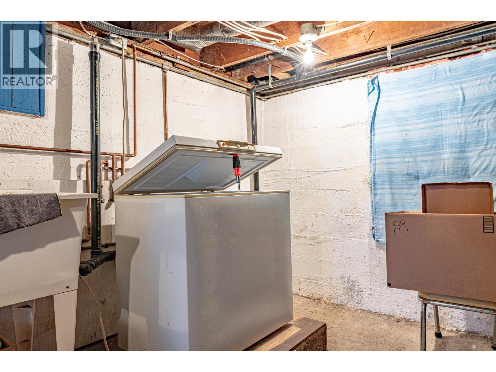 6910 1st Avenue, Ymir