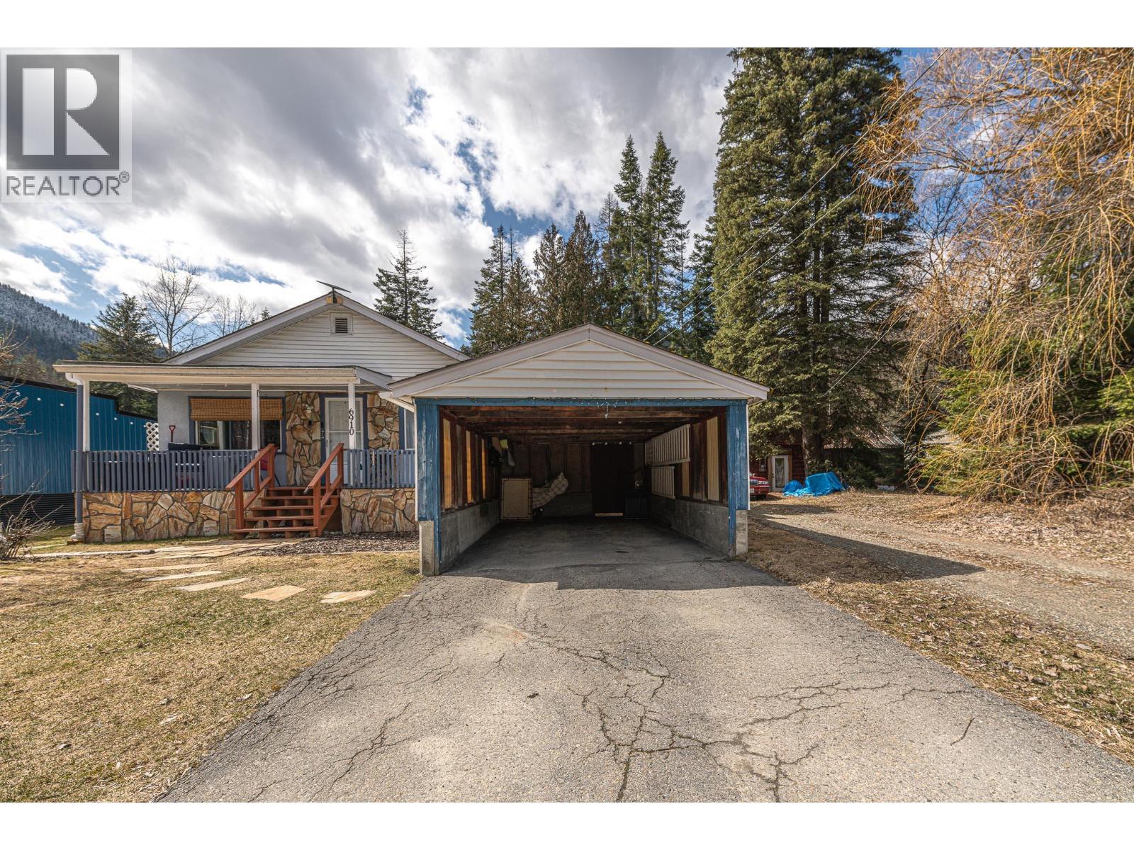 6910 1st Avenue, Ymir