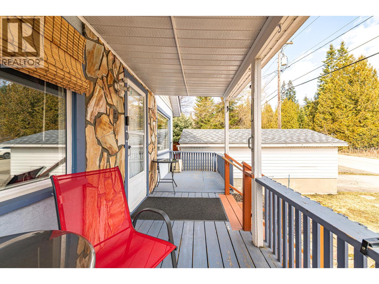 6910 1st Avenue, Ymir