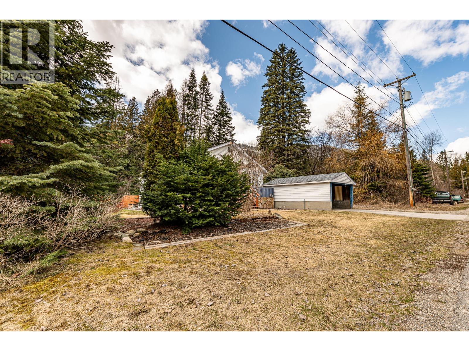 6910 1st Avenue, Ymir