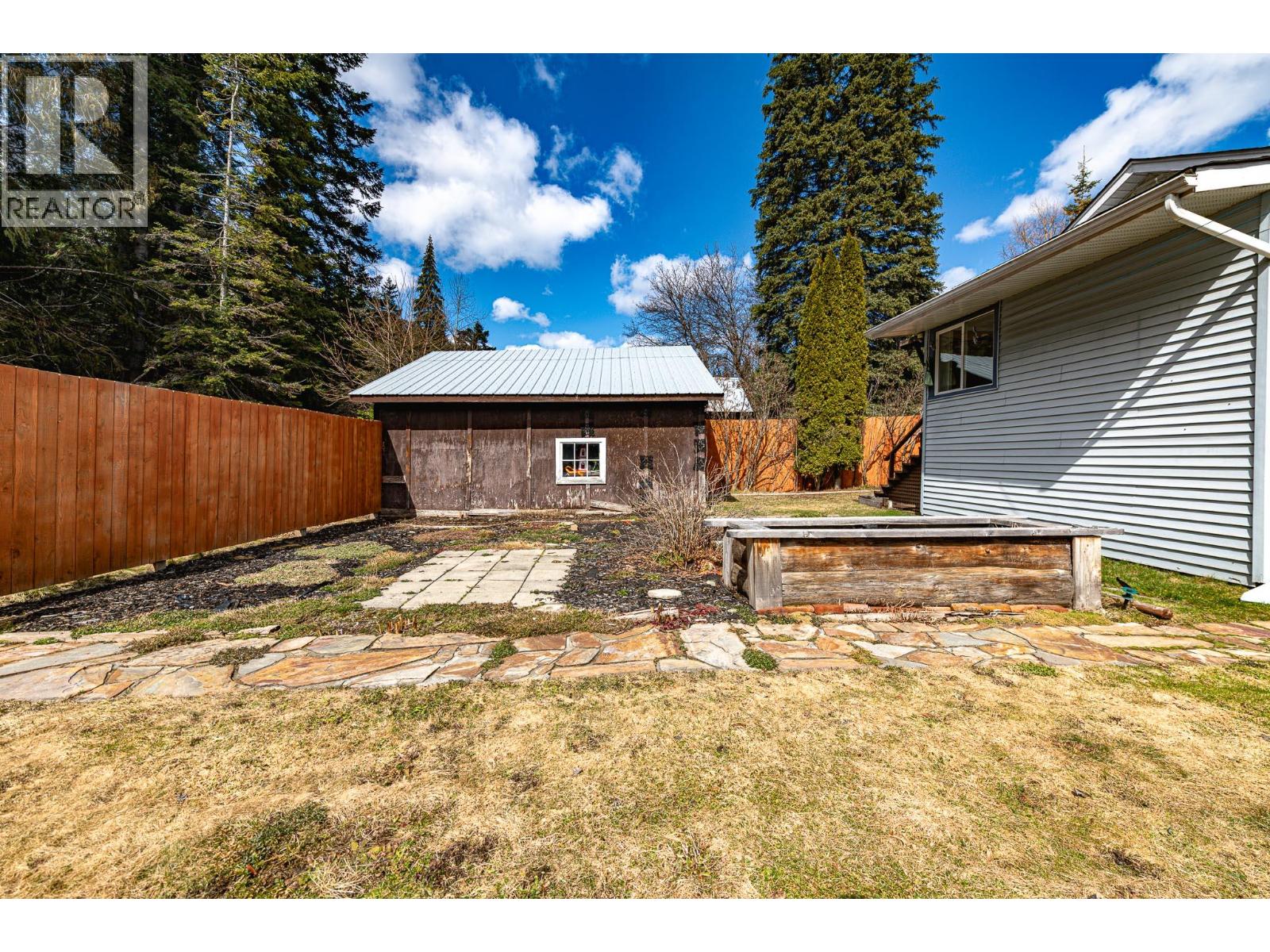 6910 1st Avenue, Ymir