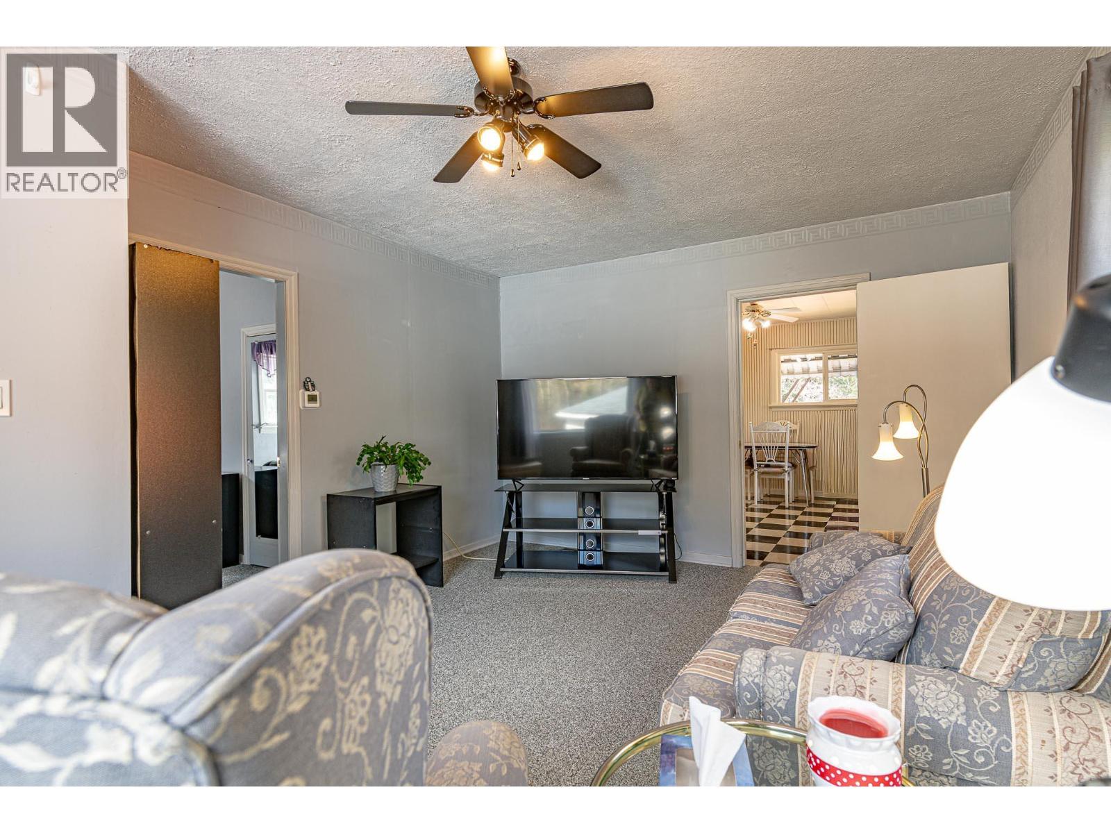 6910 1st Avenue, Ymir