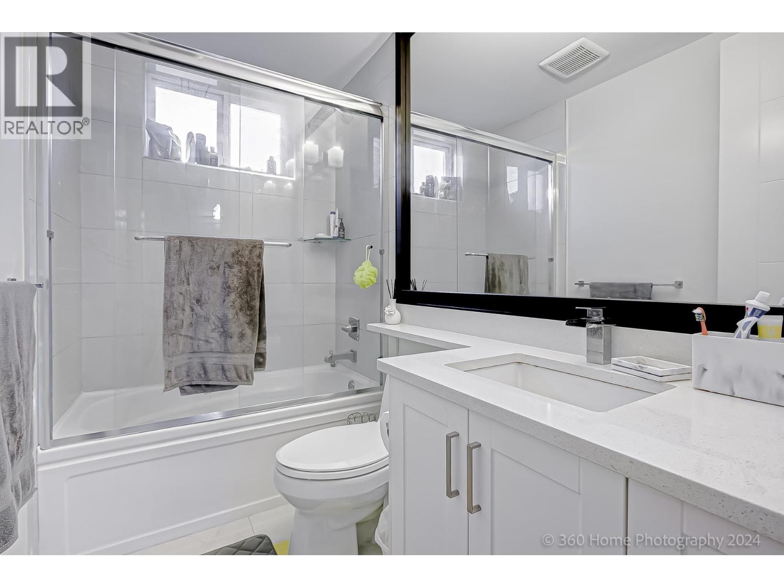 10780 RIVER Drive, Richmond