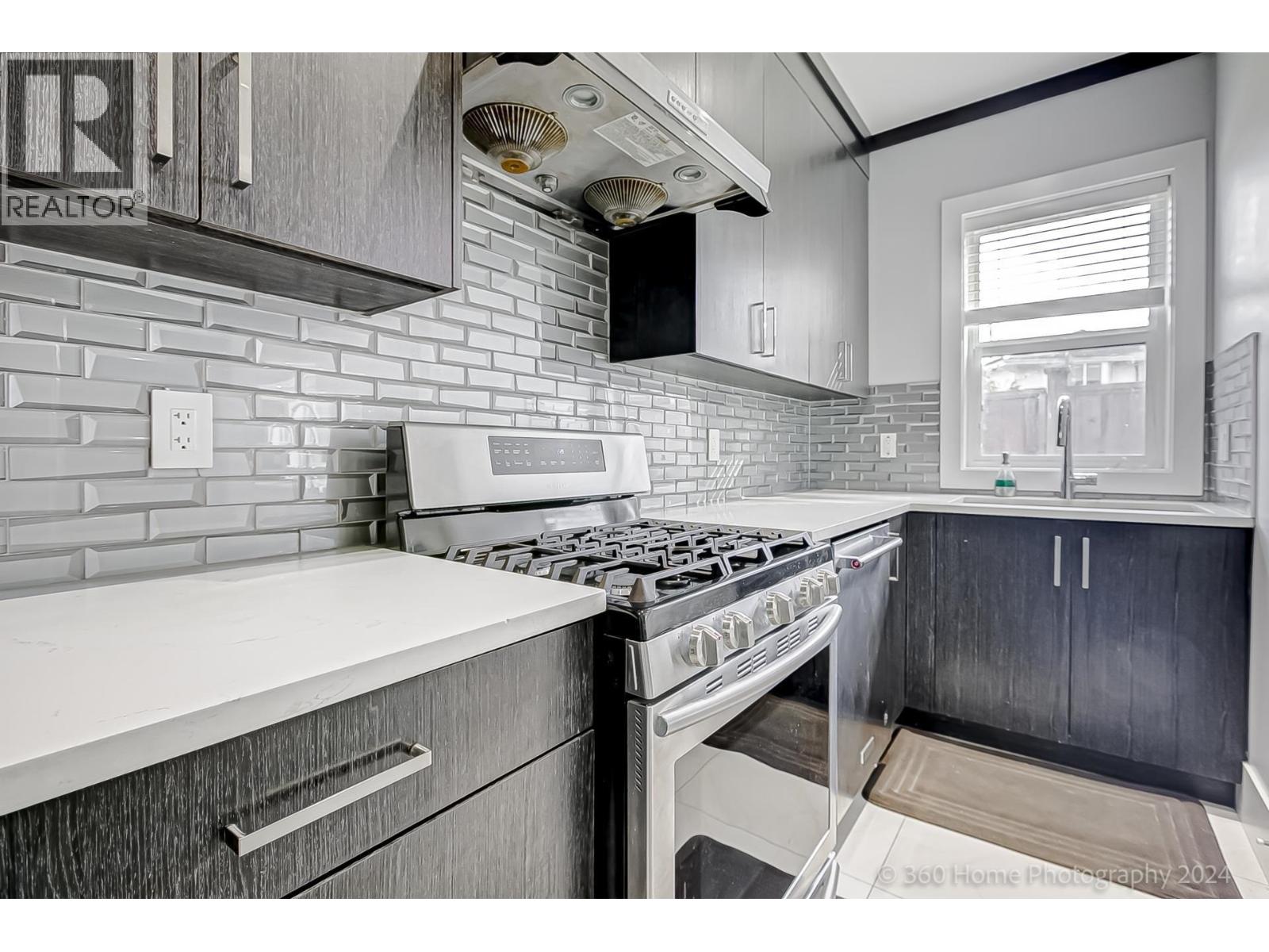 10780 RIVER Drive, Richmond