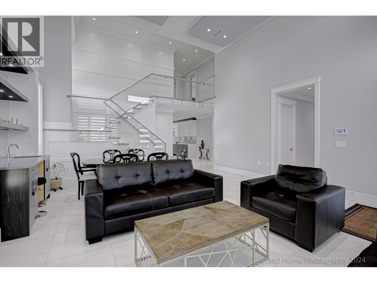 10780 RIVER Drive, Richmond