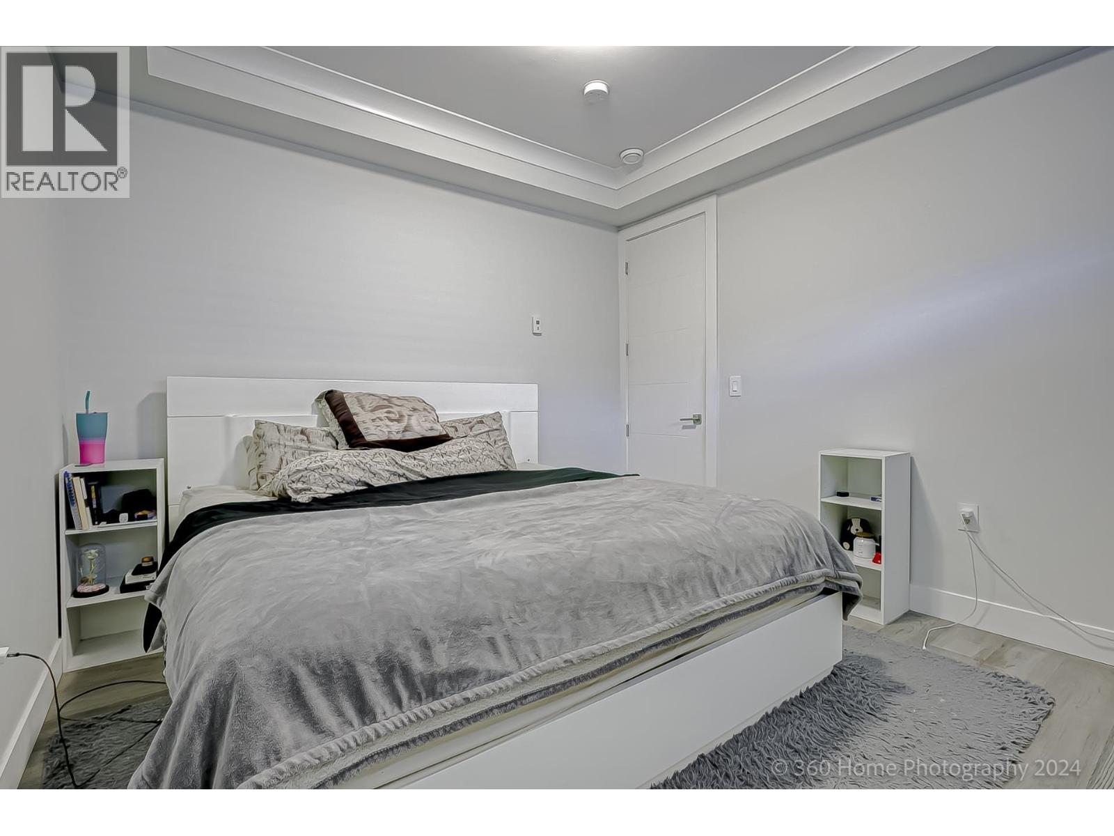 10780 RIVER Drive, Richmond