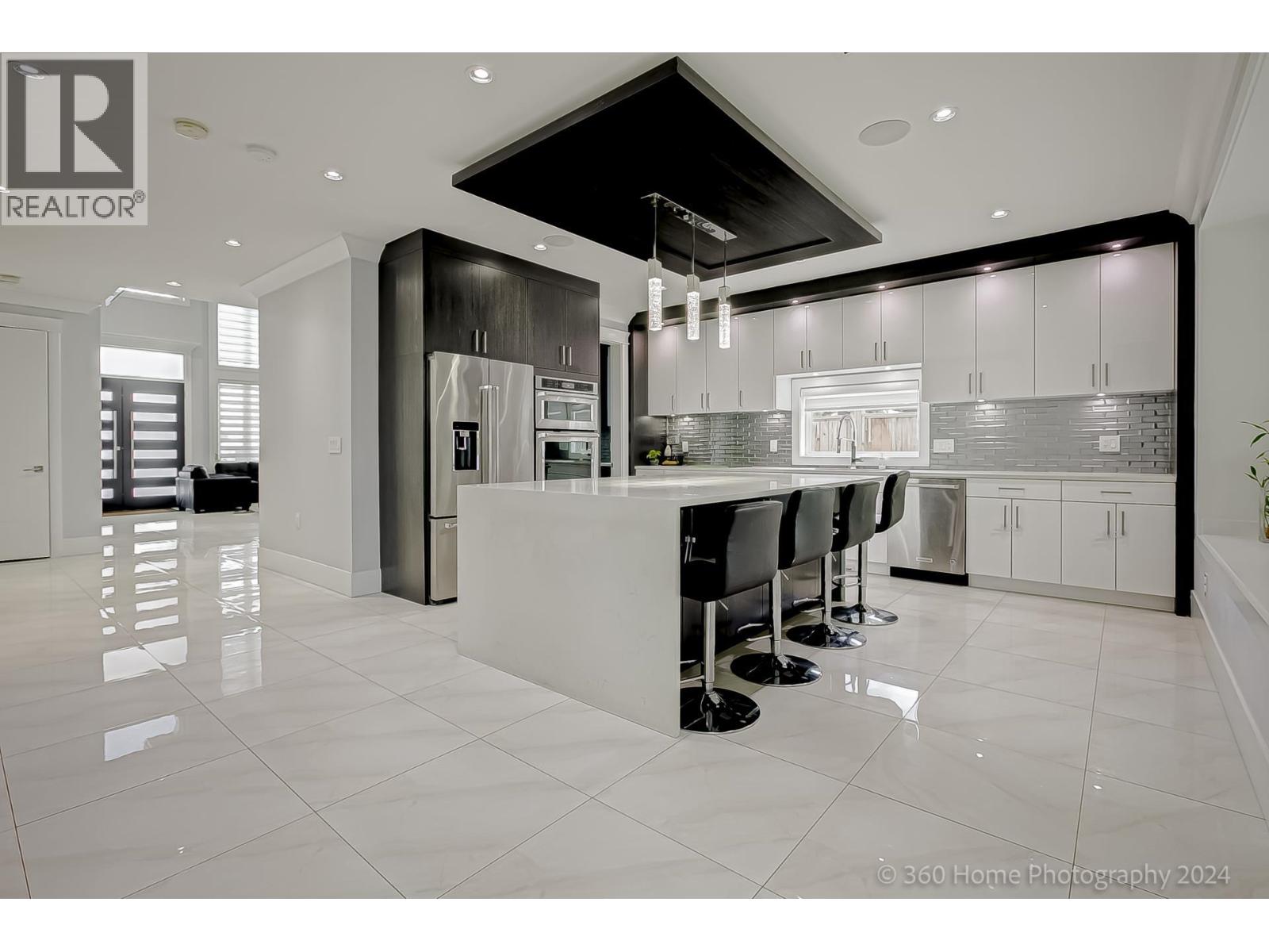 10780 RIVER Drive, Richmond