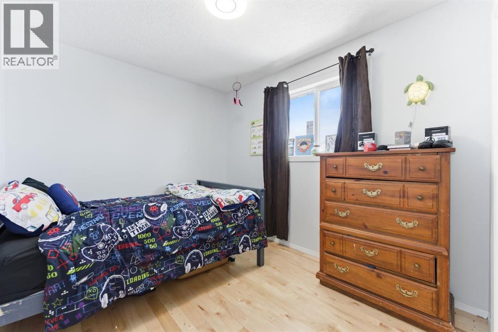 Single Family House 4 Level for Sale in  Applewood Way SE Applewood Park Calgary 