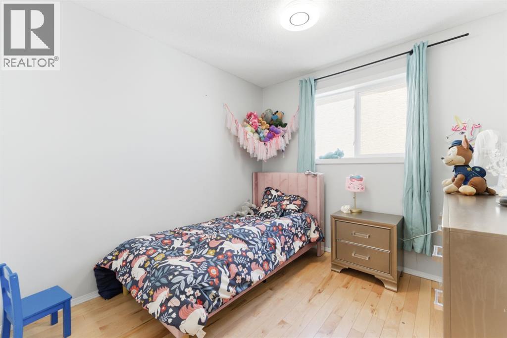 Single Family House 4 Level for Sale in  Applewood Way SE Applewood Park Calgary 