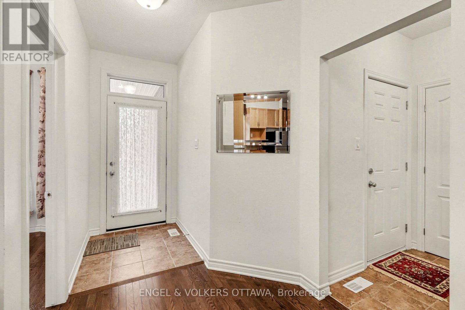 Spacious and bright foyer