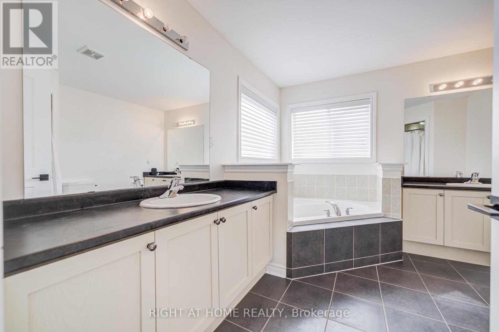 79 THE QUEENSWAY WAY - 25