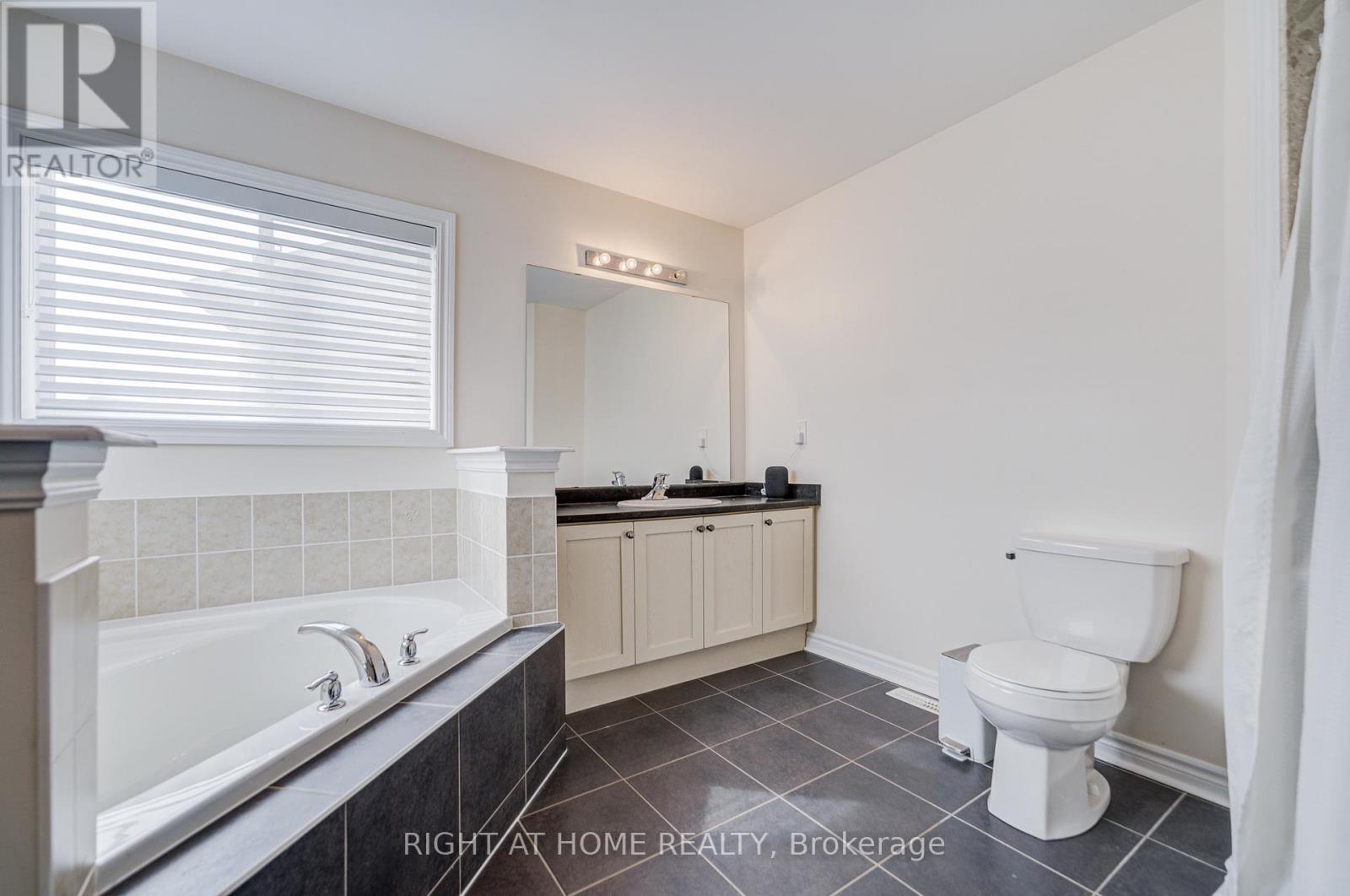 79 THE QUEENSWAY WAY - 26