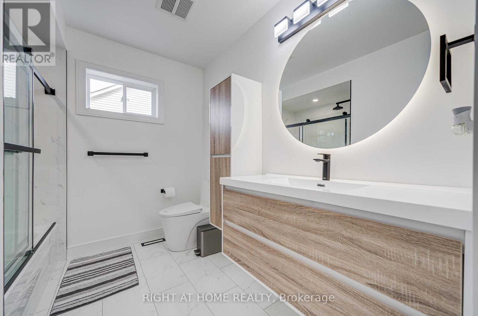 79 THE QUEENSWAY WAY - 28