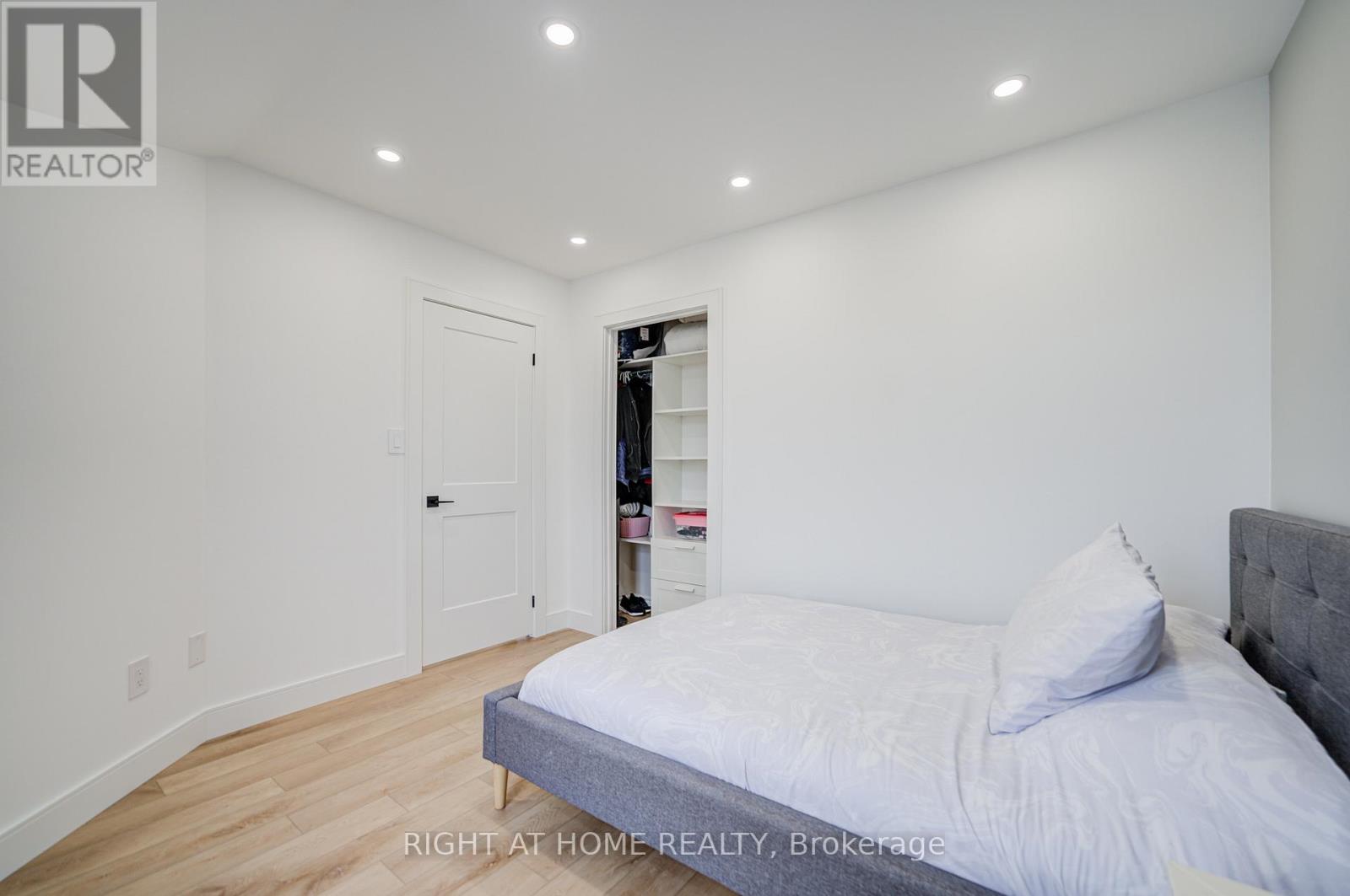 79 THE QUEENSWAY WAY - 30