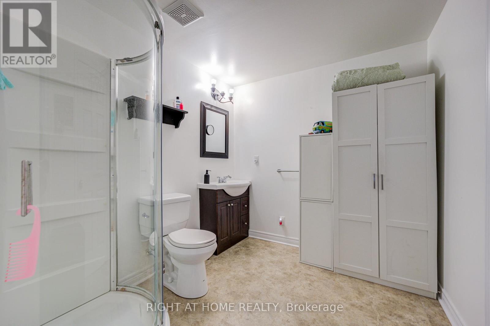 79 THE QUEENSWAY WAY - 34