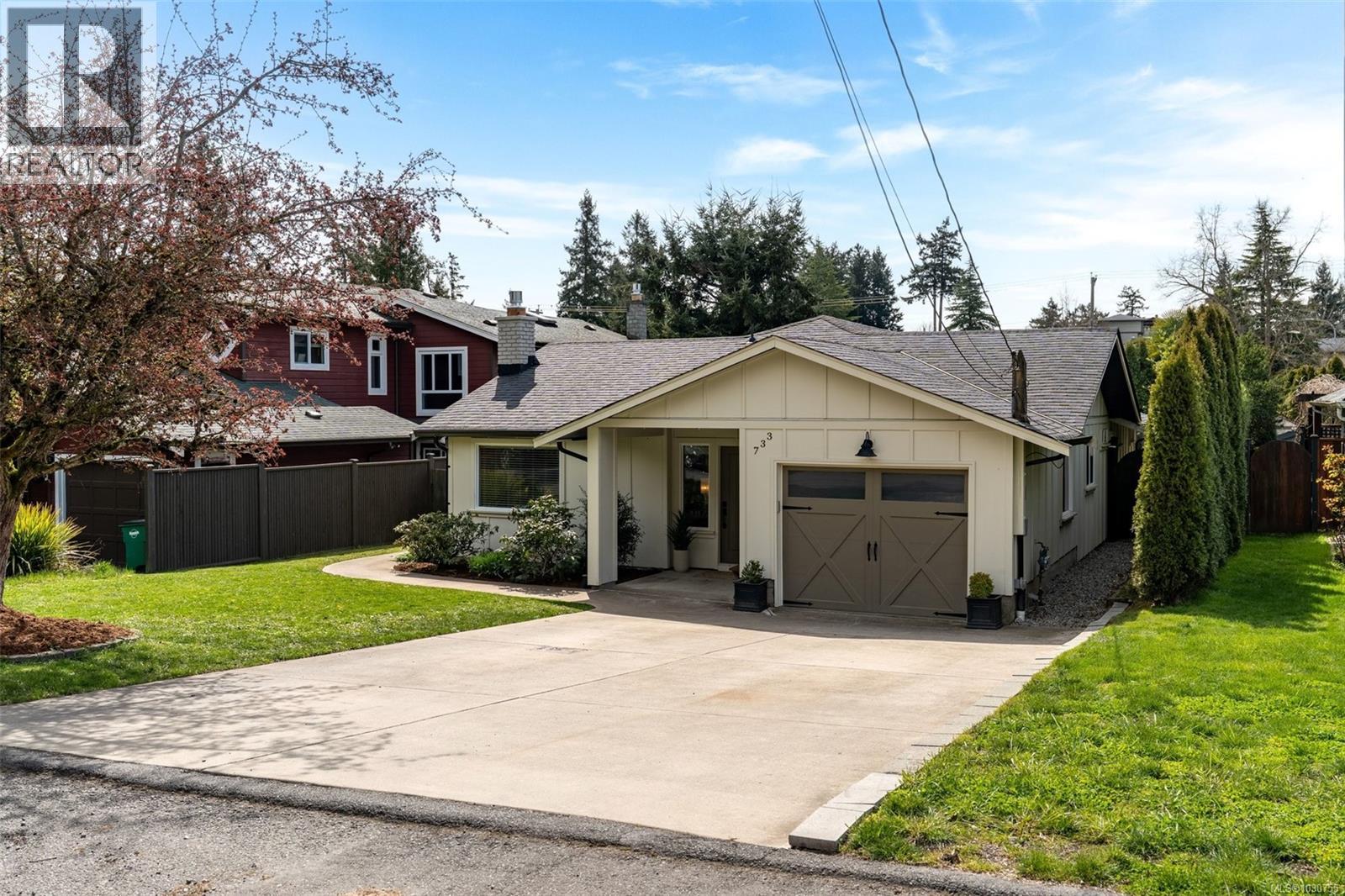 733 Miller Ave, Saanich, British Columbia