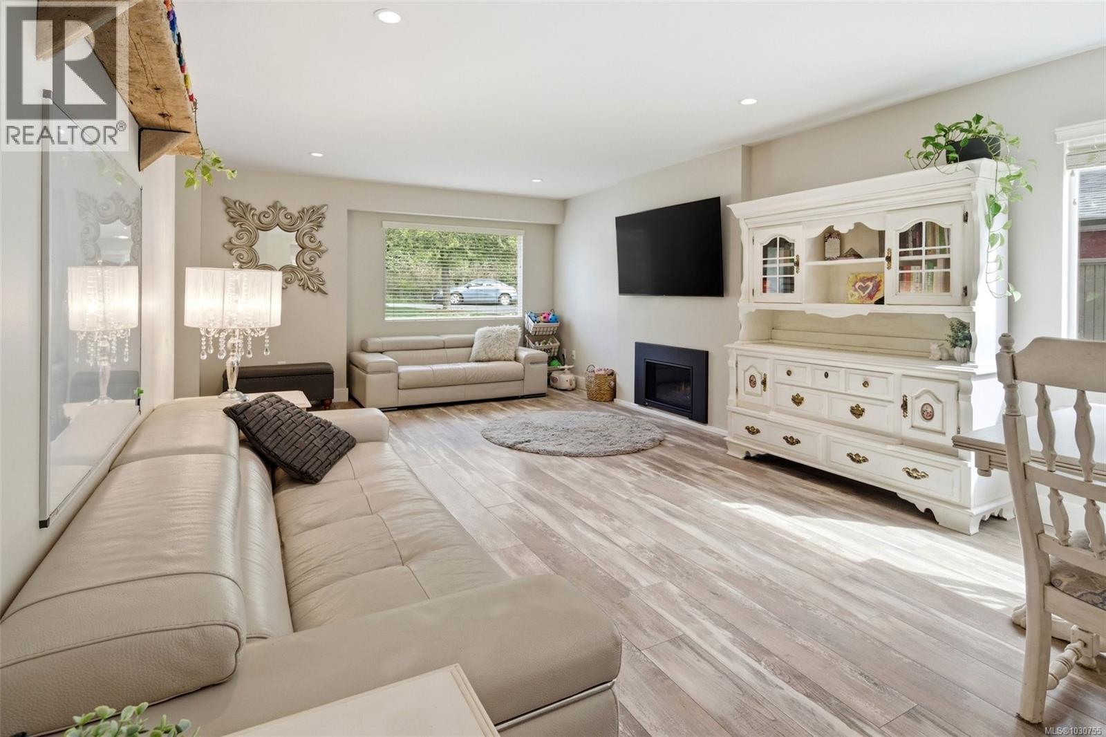 Single Family House Other for Sale in  Miller Ave Saanich 