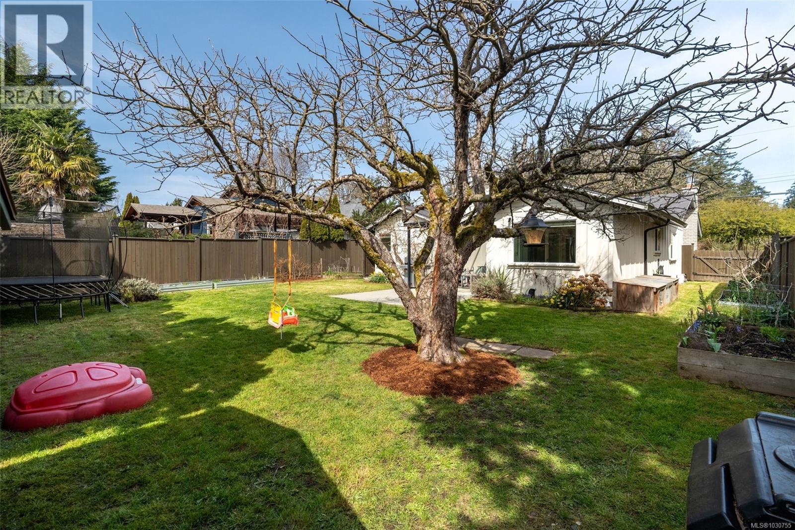 Single Family House Other for Sale in  Miller Ave Saanich 