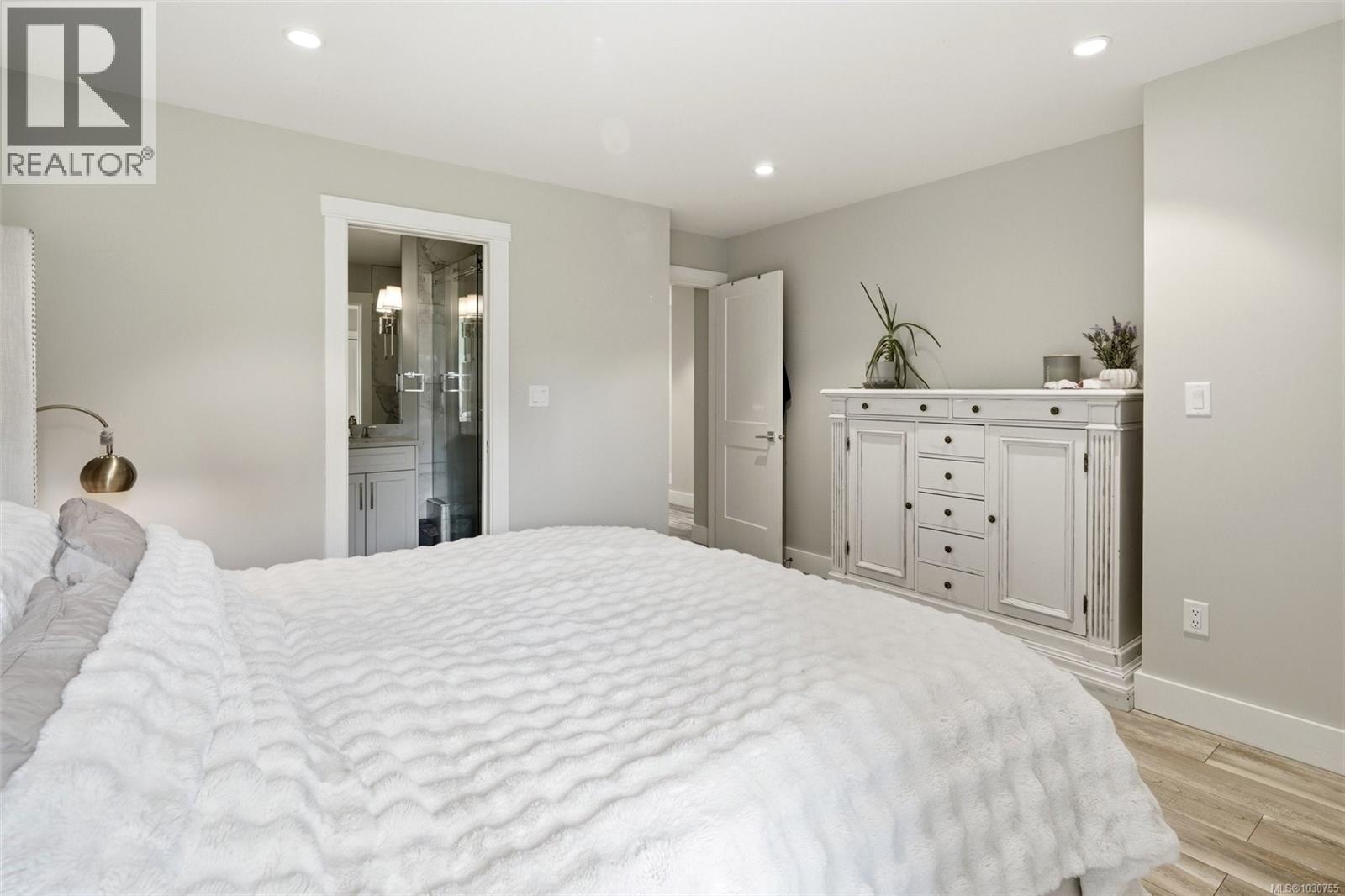 Single Family House Other for Sale in  Miller Ave Saanich 