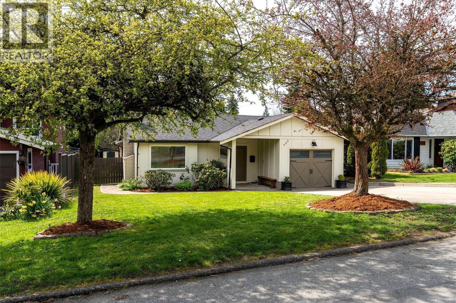 Single Family House Other for Sale in  Miller Ave Saanich 