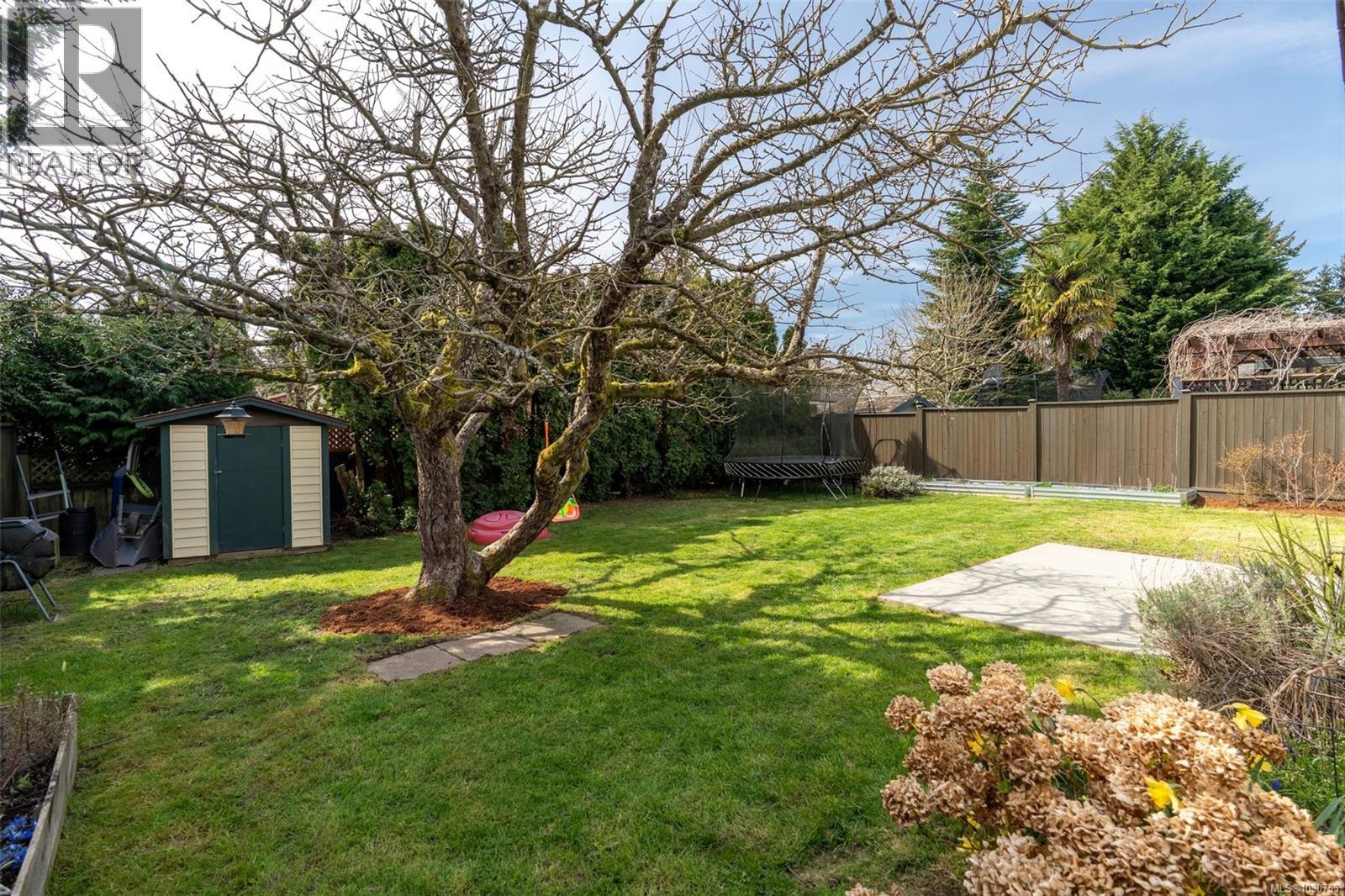 Single Family House Other for Sale in  Miller Ave Saanich 