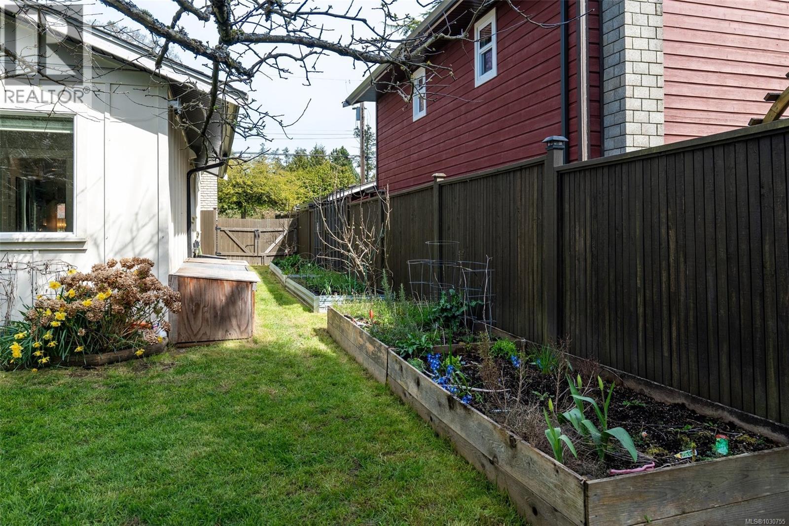 Single Family House Other for Sale in  Miller Ave Saanich 